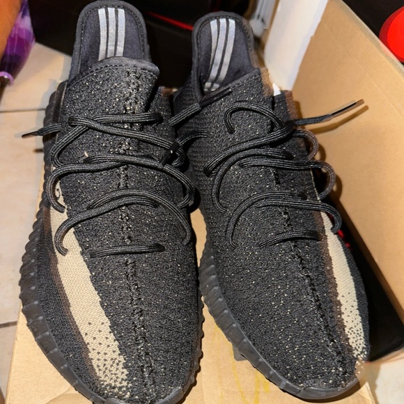 YEEZY BOOST 350 V2